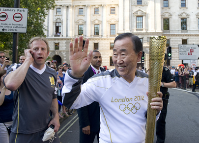 Secretary-General Takes Part in London Summer Olympics Torch Run