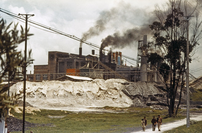 Relatório da UNIDO aponta diminuição na produção industrial global.