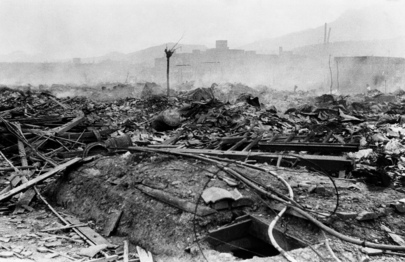 Foto tirada um dia depois da explosão em Nagasaki, há 700 metros do centro da explosão. (ONU/Yosuke Yamahata) Foto tirada um dia depois da explosão em Nagasaki, há 700 metros do centro da explosão. (ONU/Yosuke Yamahata)
