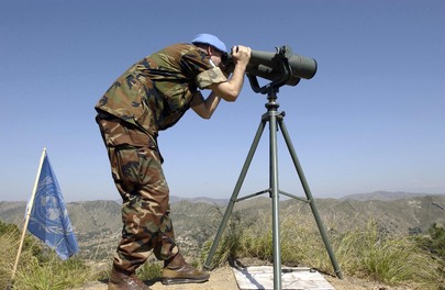 UN Peacekeeper Observes Line of Control Between India and Pakistan